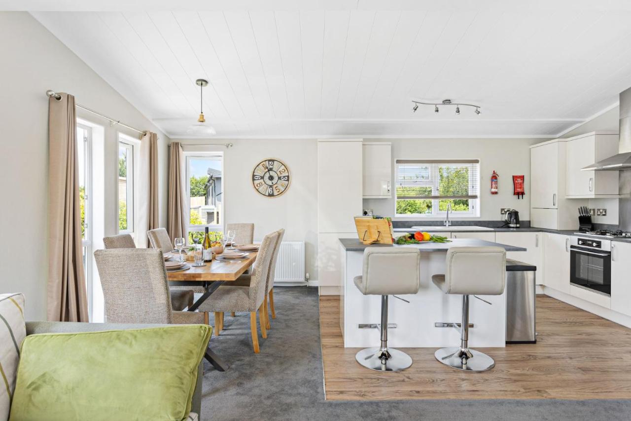 Rose Lodge, 21 Roadford Lake Lodges Lifton エクステリア 写真
