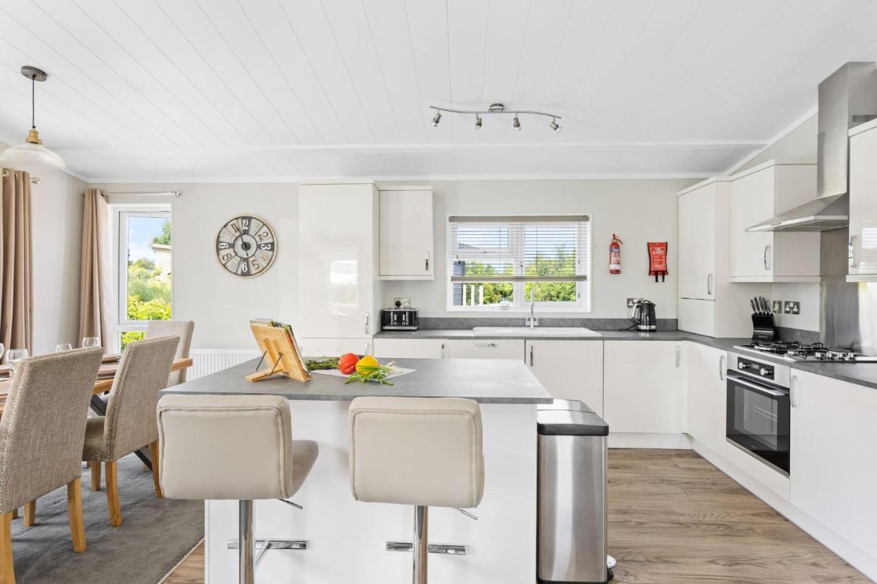 Rose Lodge, 21 Roadford Lake Lodges Lifton エクステリア 写真