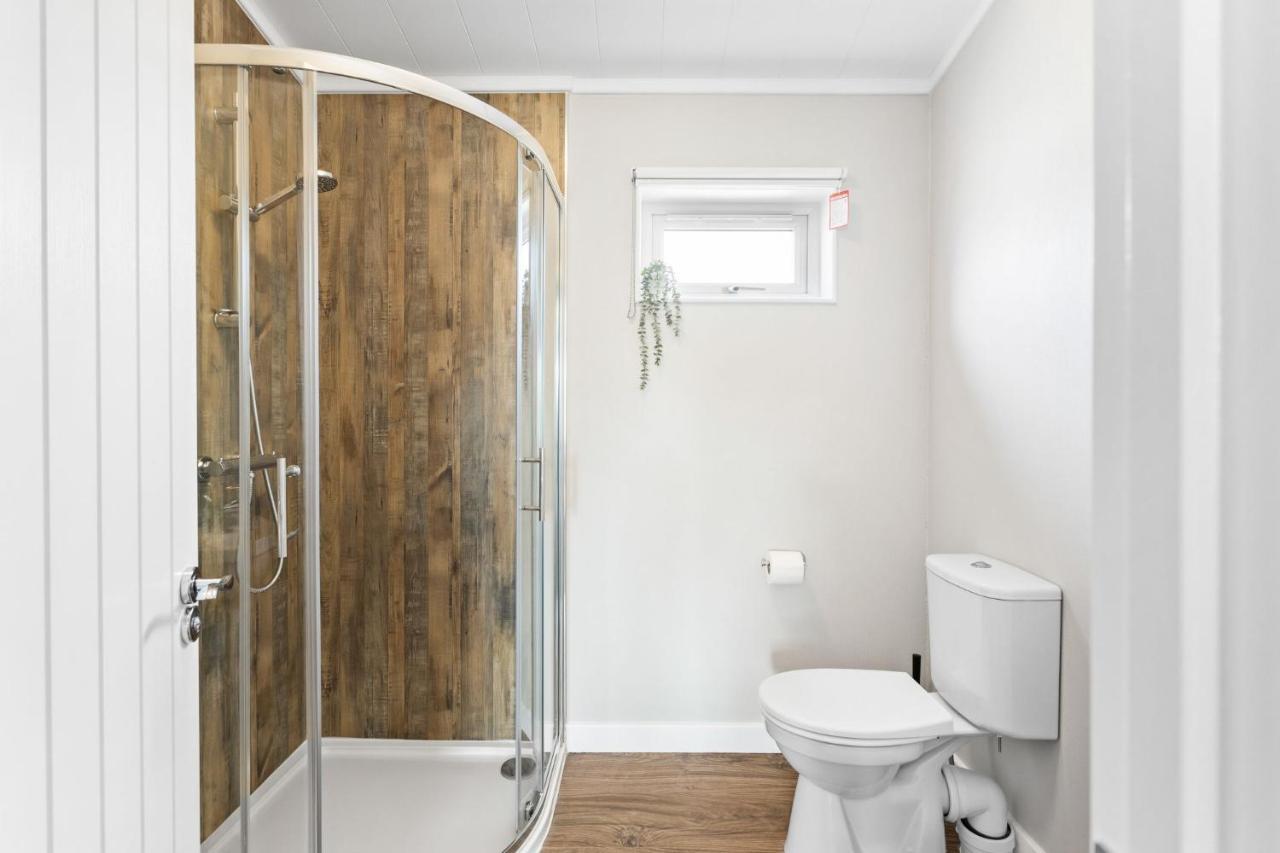 Rose Lodge, 21 Roadford Lake Lodges Lifton エクステリア 写真